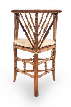 Pair of English Charles II Oak Triangular Chairs - 1419501