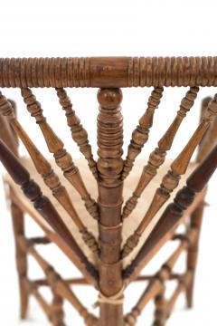 Pair of English Charles II Oak Triangular Chairs - 1419502