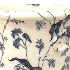 Pair of English Victorian Blue and White Ceramic Pots - 4198604