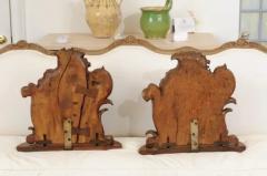 Pair of French 1760s Louis XV Period Walnut Wall Brackets with Rocailles Motifs - 3472774