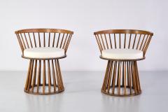 Pair of French Modern Spindle Chairs in Oak and White Boucl Fabric 1950s - 2502687
