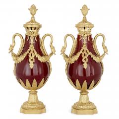 Pair of French Neoclassical style red t le and gilt bronze vases - 1924900