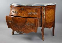 Pair of French early 20thc highly decorative Kingwood bombe commodes - 4805797