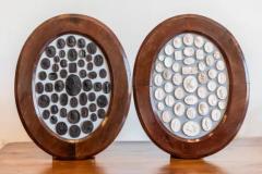 Pair of Italian 19th Century Black and White Intaglios in Oval Wooden Frames - 3606020