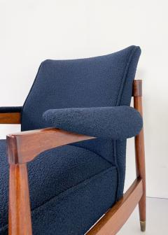 Pair of Italian Mid Century Armchairs in Navy Boucle - 3252377