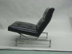 Pair of Italian Mid Century Modern Cantilevered Lounge Chairs - 1876829