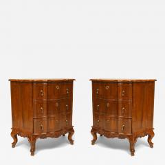Pair of Italian Venetian Walnut Bombe Shaped Bedside Commodes - 4646603