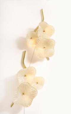 Pair of Ivory Murano Flower Glass and Brass Sconces Italy - 3581090