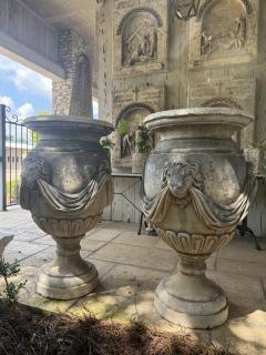 Pair of Large English 19th Century Urns from a Train Station - 4299208
