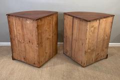 Pair of Late 17th Century Oak Corner Cabinets - 2550359