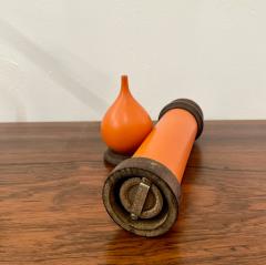 Pair of Laurids Lonborg salt pepper shakers in Rosewood and Orange Lacquer - 3963513