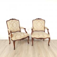 Pair of Louis XV Walnut Armchairs France circa 1740 - 3882460