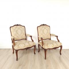 Pair of Louis XV Walnut Armchairs France circa 1740 - 3882461