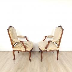 Pair of Louis XV Walnut Armchairs France circa 1740 - 3882462