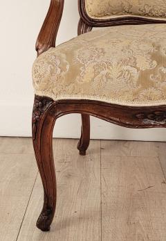 Pair of Louis XV Walnut Armchairs France circa 1740 - 3882469