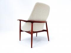 Pair of Mid Century Armchairs in White Boucle - 2521947