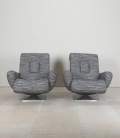 Pair of Mid Century Italian Space Age Armchairs - 4429994