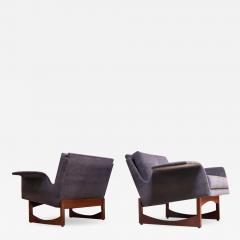 Pair of Mid Century Modern Floating Lounge Chairs in Walnut and Velvet - 1073671