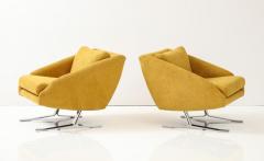 Pair of Mid Century Modern Lounge Chairs - 4684001