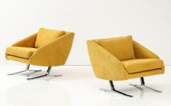 Pair of Mid Century Modern Lounge Chairs - 4684002