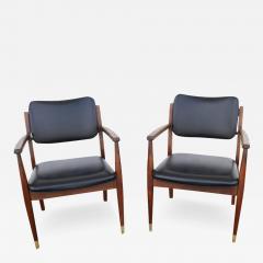 Pair of Mid Century Side Guest Chairs by Gregson - 3177764