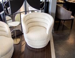 Pair of Modern Swivel Chairs in Boucle Cream Fabric - 3325887