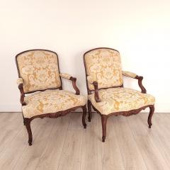 Pair of R gence Louis XV Walnut Armchairs France circa 1920 - 3882398