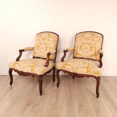 Pair of R gence Louis XV Walnut Armchairs France circa 1920 - 3882402