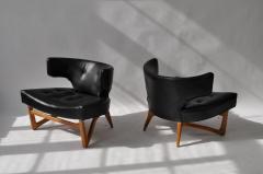 Pair of Sculptural Lounge Chairs - 556595