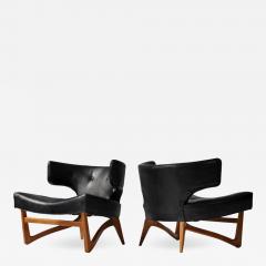 Pair of Sculptural Lounge Chairs - 557082