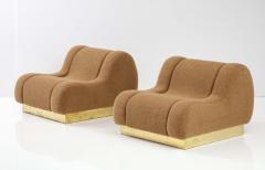 Pair of Sculptural Lounge Chairs in Camel Boucle with Brass Plinth Italy 2023 - 3013460