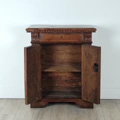 Pair of Similar Italian Walnut Bedside Cabinets 17th or 18th Century - 2647773