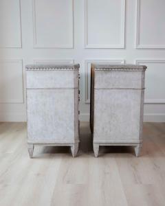 Pair of Swedish 19th Century Gustavian Style Chests of Drawers - 4571717