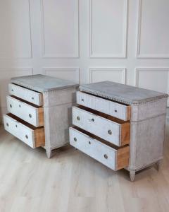 Pair of Swedish 19th Century Gustavian Style Chests of Drawers - 4571785