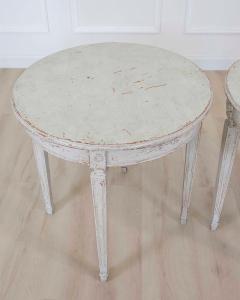 Pair of Swedish 20th Century Carved Round Tables - 4758070
