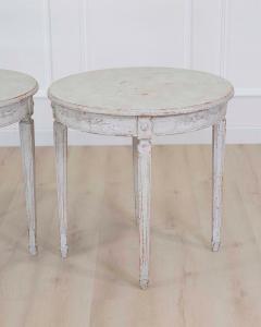 Pair of Swedish 20th Century Carved Round Tables - 4758128