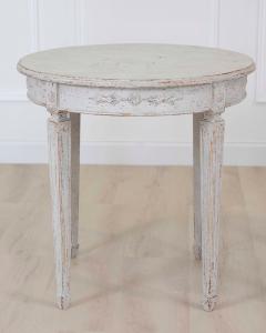Pair of Swedish 20th Century Carved Round Tables - 4758129