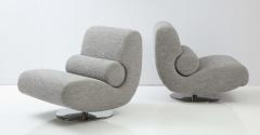 Pair of Swivel Sculptural Lounge Chairs in Grey Boucl with Chrome Base Italy - 2600770