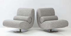 Pair of Swivel Sculptural Lounge Chairs in Grey Boucl with Chrome Base Italy - 2600773