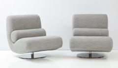 Pair of Swivel Sculptural Lounge Chairs in Grey Boucl with Chrome Base Italy - 2600775
