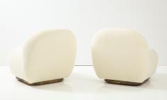 Pair of Swivel Slipper Lounge Chairs in Ivory Boucle and Brass Base Italy 2022 - 2717480