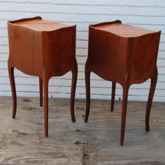 Pair of Traditional Mahogany Nightstands with Marquetry and Queen Anne Legs - 2797051