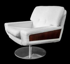 Pair of Vintage Italian White Boucle Textile and Wood Decor Swivel Armchairs - 3213981