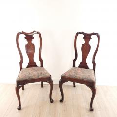 Pair of Walnut Queen Anne Chairs England circa 1710 - 2841789