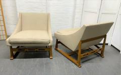 Pair of Walnut Sculptural Lounge Chairs in Boucle Fabric - 2053720