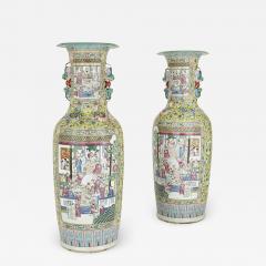 Pair of large Canton style Chinese porcelain vases - 2191394