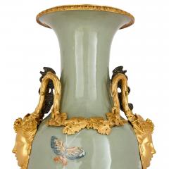 Pair of large Chinese porcelain vases with French ormolu mounts - 3204568
