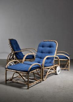 Pair of rattan lounge chairs with ottomans - 4746460