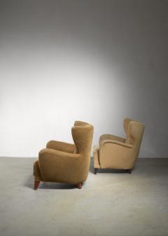 Pair of wingback lounge chairs - 1489663