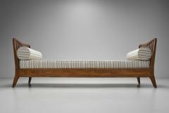 Paolo Buffa Mid Century Walnut Daybed in the Manner of Paolo Buffa Italy 1960s - 3886577